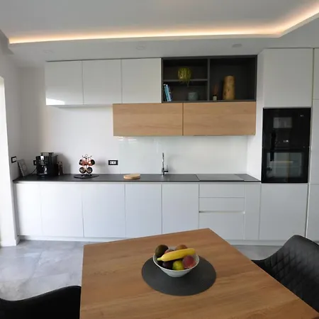Astarte, Appartement *