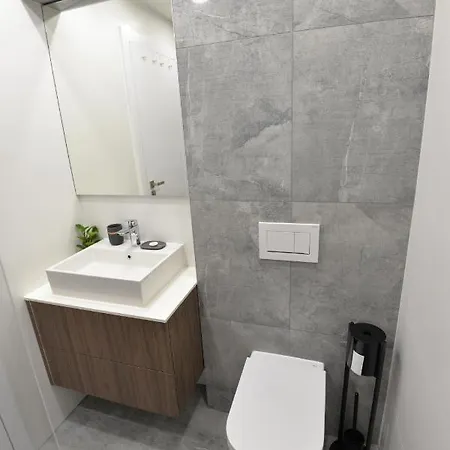 Astarte, Appartement