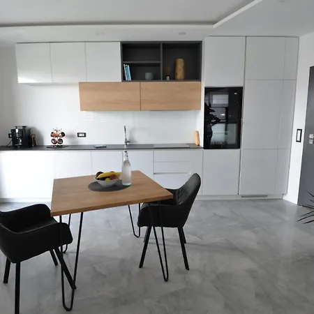 Astarte, Appartement