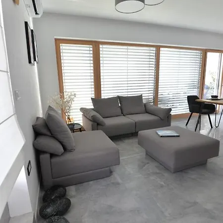 Astarte, Appartement