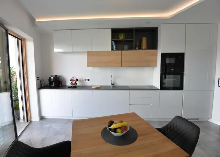 Astarte, Lägenhet *